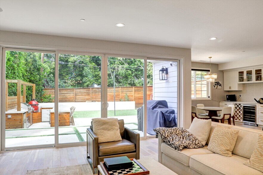 Building Photo - 10593 Kinnard Ave