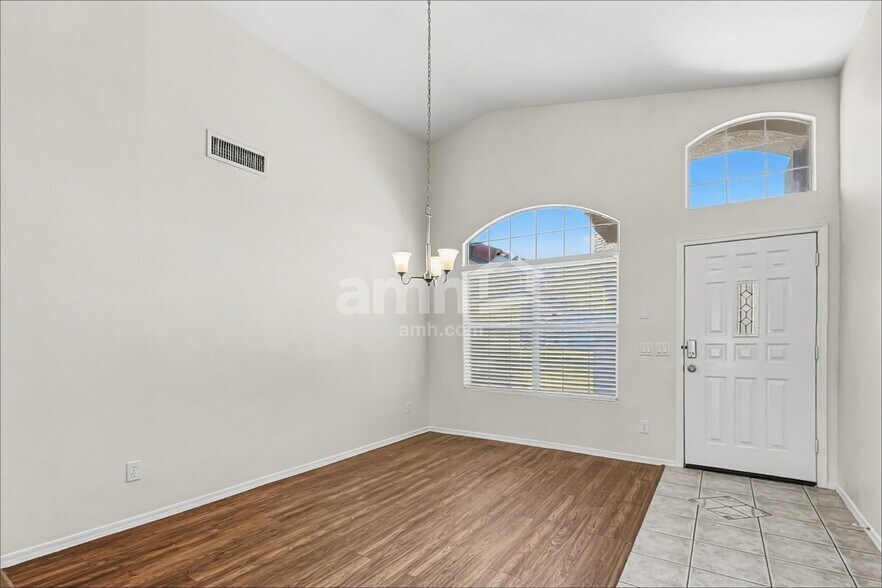 Building Photo - 12554 W Holly St