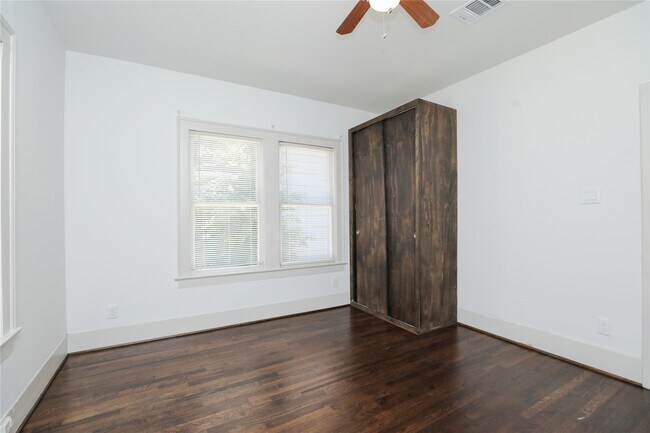 Building Photo - 1244 W 21st St