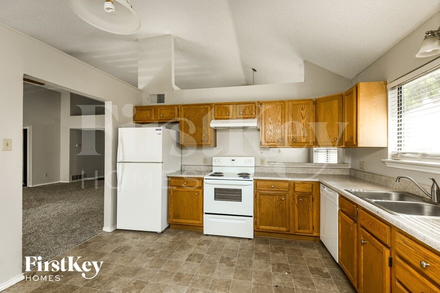 Building Photo - 4742 Cornflower Dr