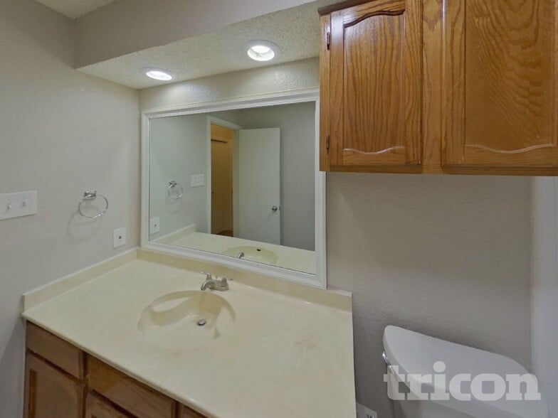 Building Photo - 1637 Woodhall Way