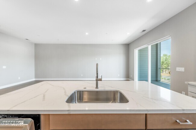 Building Photo - 1513 Golf Club Dr