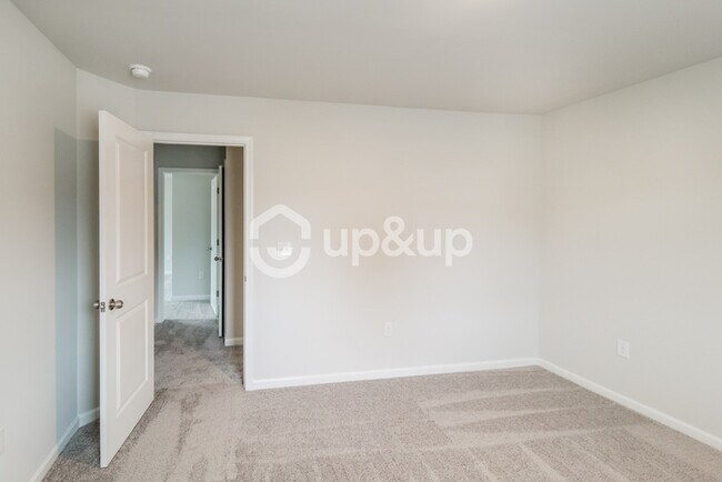 Building Photo - Fantastic 4bd/2.5ba home! Let yourself in!