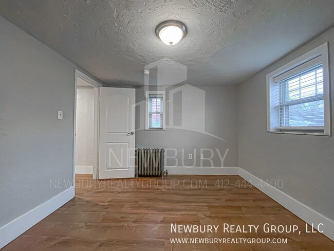 Building Photo - Modern Charm: Cozy 1-Bedroom Apartment wit...