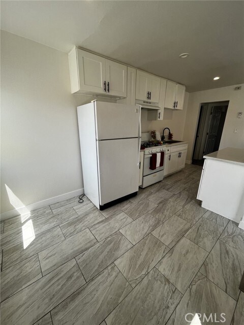 Building Photo - 4518 Normandie Ave