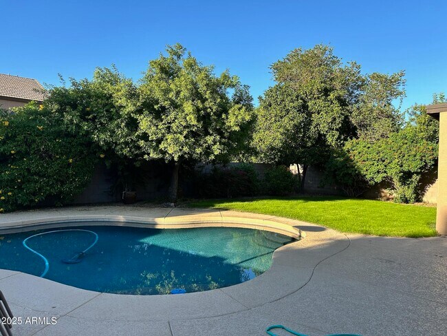 Building Photo - 4620 E Paso Trail