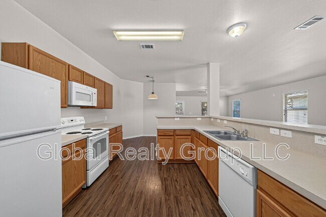 Building Photo - 5240 Brookline