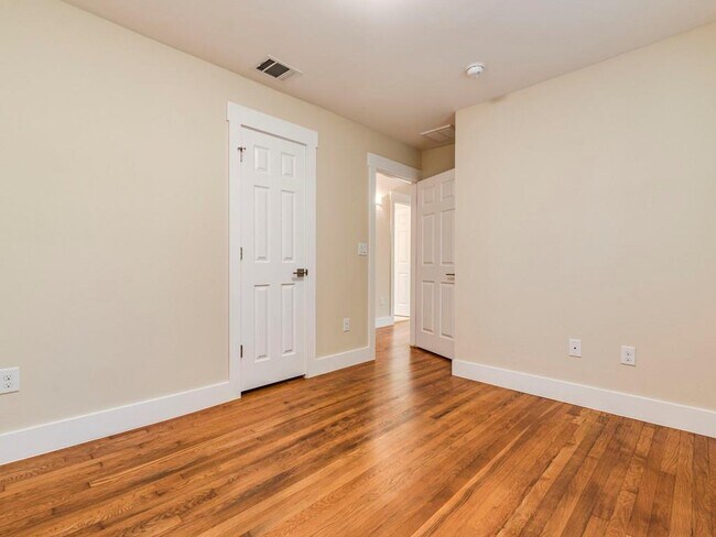 Building Photo - 4500 Mt Vernon Dr