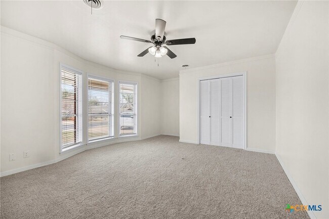 Building Photo - 3017 Oaklawn Dr