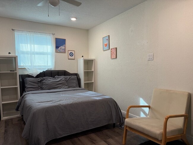 Building Photo - Renovated Studio