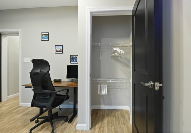 Building Photo - 3022 Auchentoroly Ter