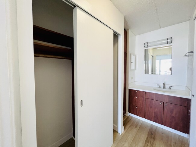 Building Photo - 710 Lunalilo St