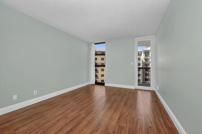 Building Photo - 1361 S Ocean Blvd