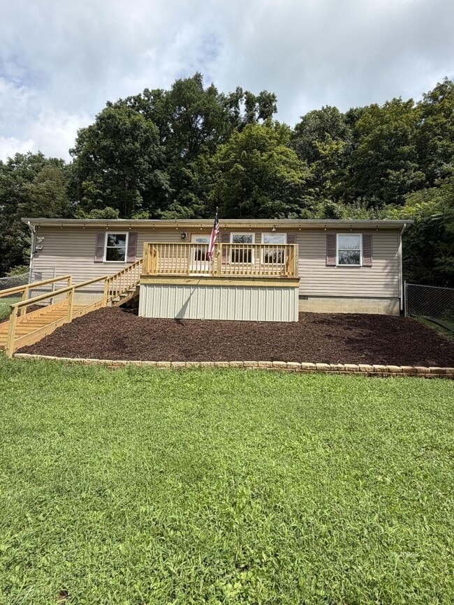 Building Photo - 2048 Georges Creek Rd