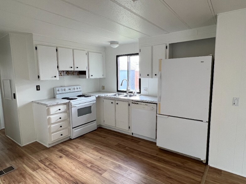 Building Photo - 84532 OR-11