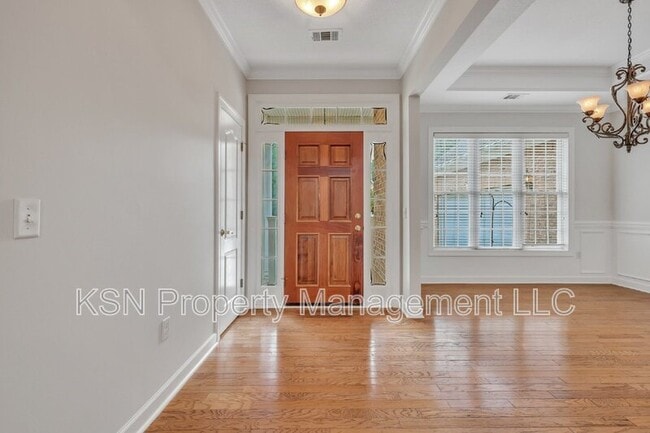 Building Photo - 5 Southernwood Pl