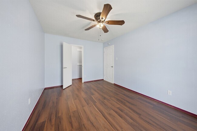 Building Photo - 7015 Pella Dr