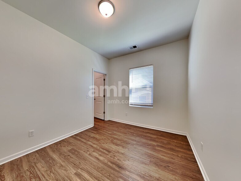 Building Photo - 218 Orion Way