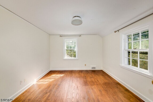 Building Photo - 1 Gapview Rd