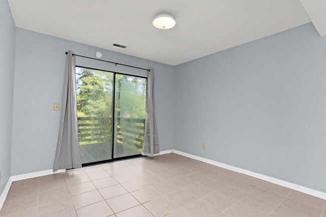 Building Photo - 110A Melanie Ln