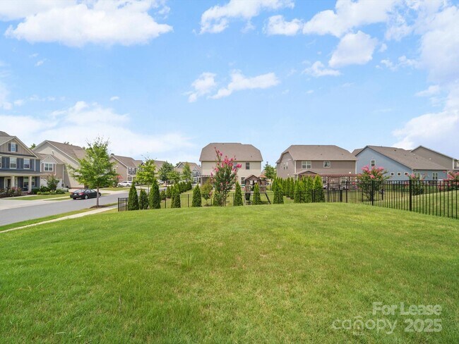 Building Photo - 1067 Winnett Dr