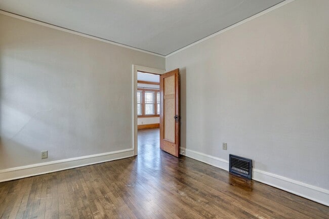 Building Photo - 5113 W Wisconsin Ave