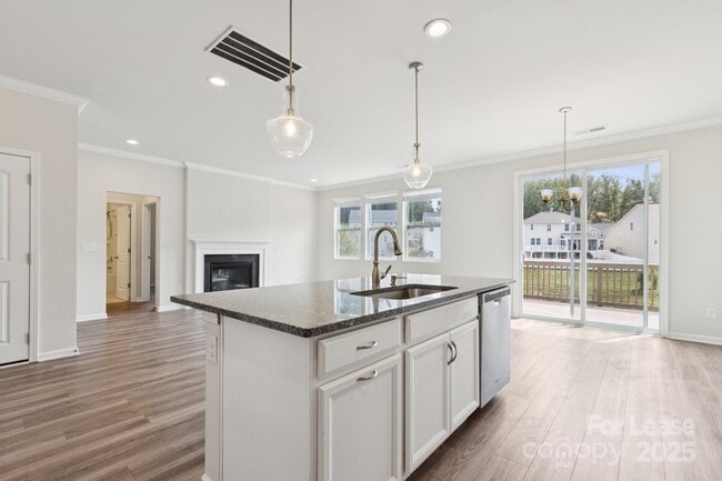 Building Photo - 17121 Carolina Pine Row