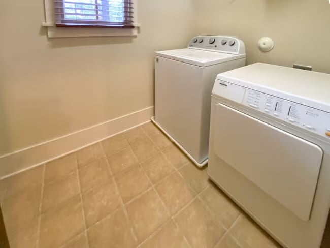 Building Photo - 1181 Great Ridge Pkwy