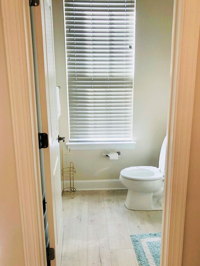 Building Photo - Newly Built Townhome with Tons of Space an...
