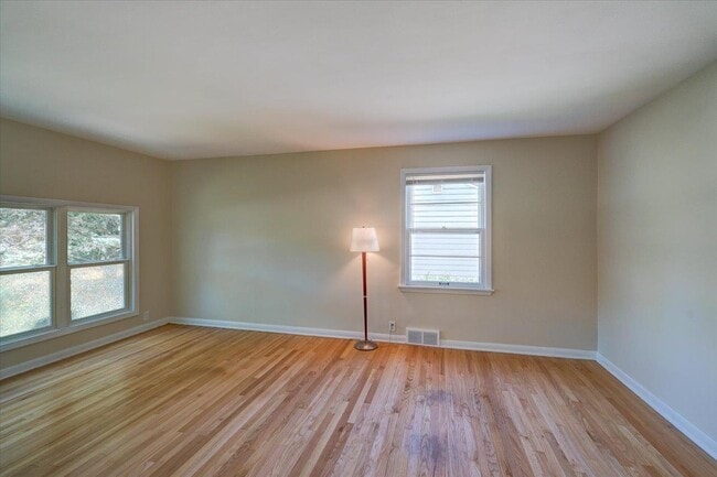 Building Photo - 401 Merrill Crest Dr