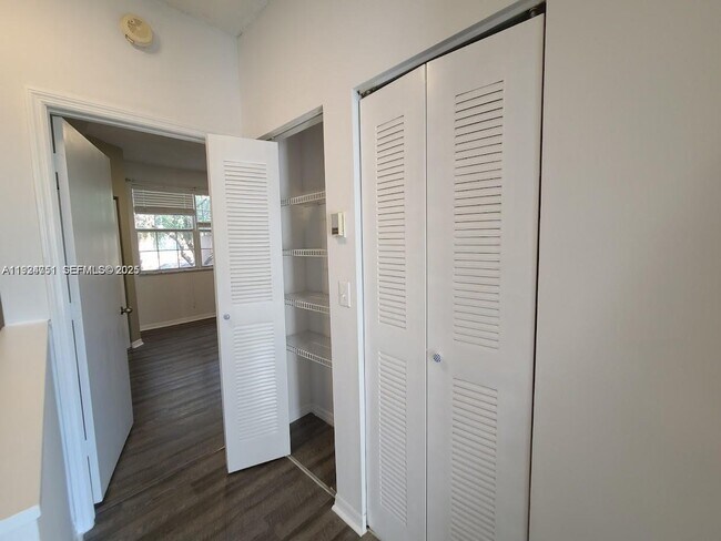 Building Photo - 1428 Coronado Rd