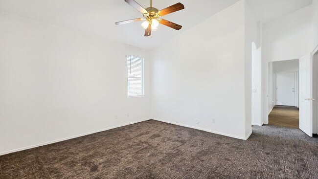 Building Photo - Clean and Cozy home in desirable area!