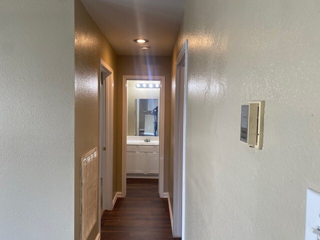 Building Photo - 5906 Drenner Park Ln