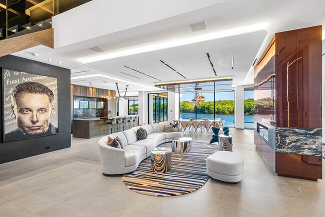 Building Photo - 2934 NE 8th Ave