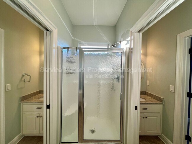 Building Photo - 2926 Greystone Dr