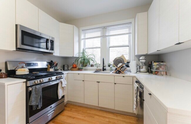 Building Photo - 2253 N Spaulding Ave
