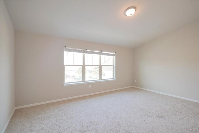 Building Photo - 516 E Slaughter Ln