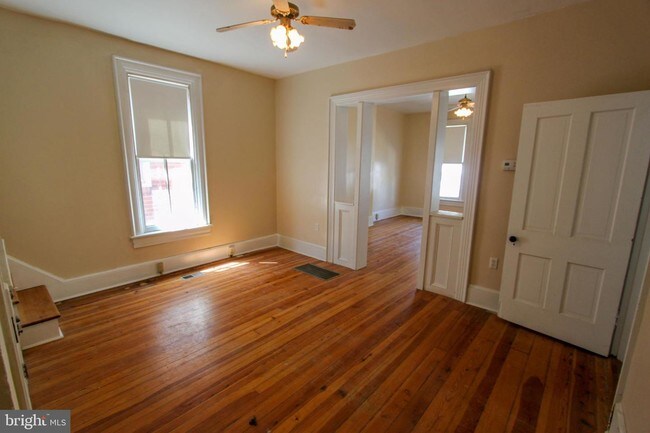 Building Photo - 315 W Martin St