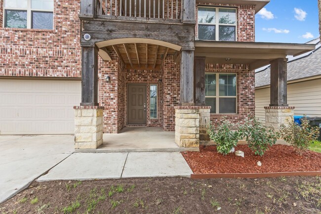 Building Photo - 5 Bedroom/3.5 Bath Saddle Creek Subdivision