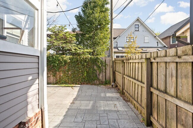 Building Photo - 319 E 13th St