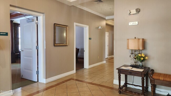 Building Photo - 8 Wall St