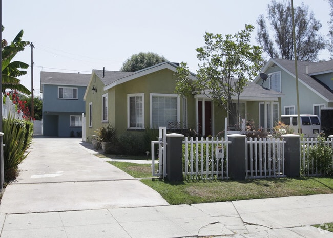 Primary Photo - Colfax Apartments