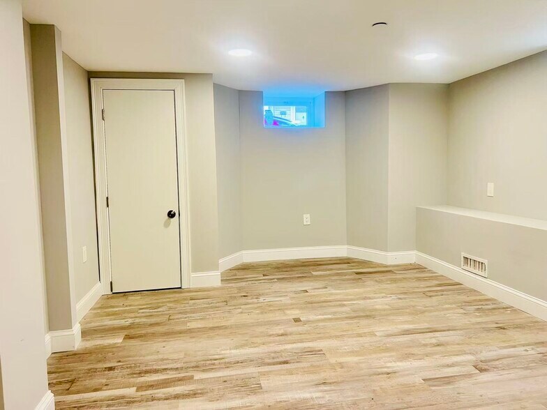 Building Photo - 19 Plymouth St