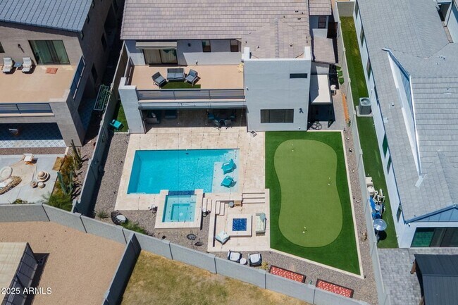 Building Photo - 1221 E Paseo Way