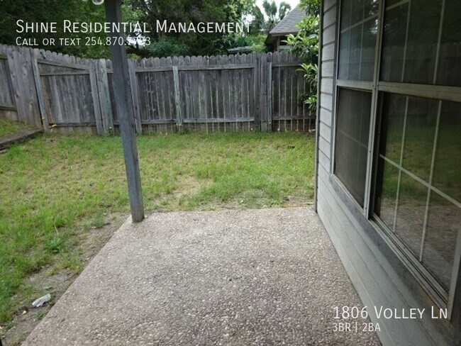 Building Photo - 1806 Volley Ln