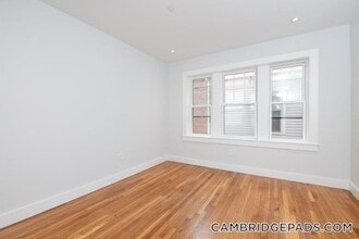 Building Photo - 18 Forest St