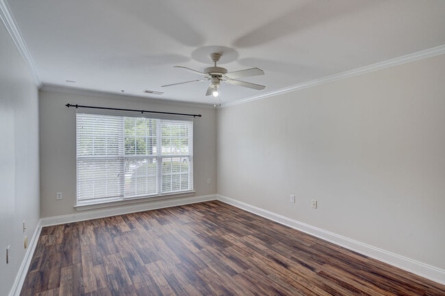 Building Photo - 2820 Bloomfield Ln