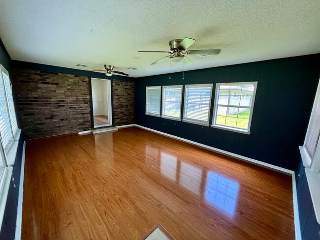 Building Photo - 113 Tinsley Dr