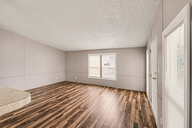 Building Photo - Available Now! Davison Schools!