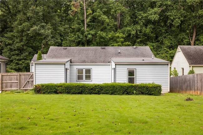 Building Photo - 1398 Deerwood Dr